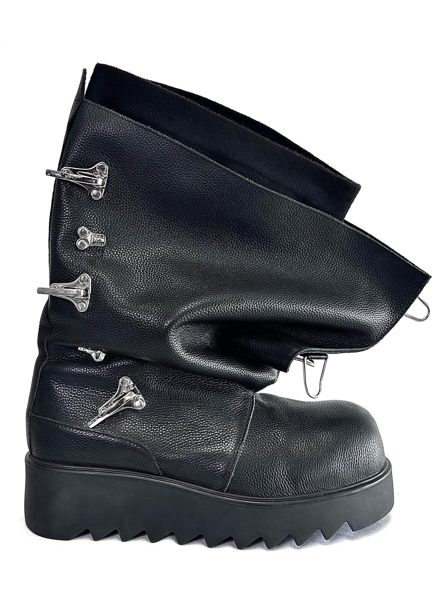 "WITCH HUNTER" BOOT (DEFECT)