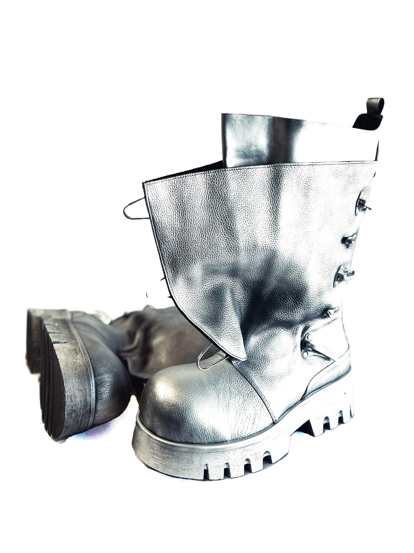 “DREDGE” BOOT (PAINTED SILVER)