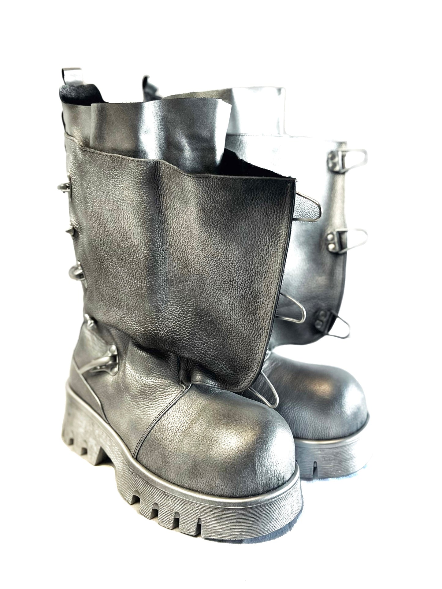 “DREDGE” BOOT (PAINTED SILVER)
