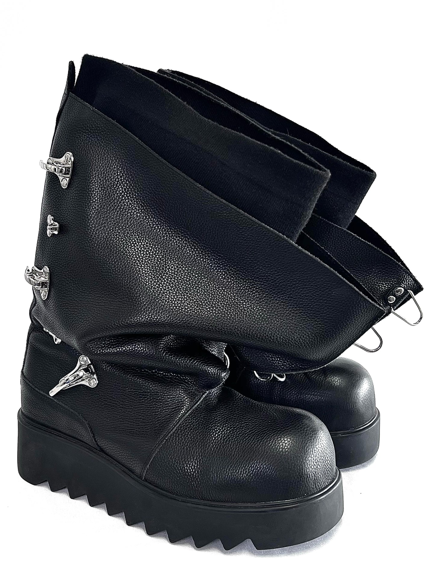 "WITCH HUNTER" BOOT (DEFECT)