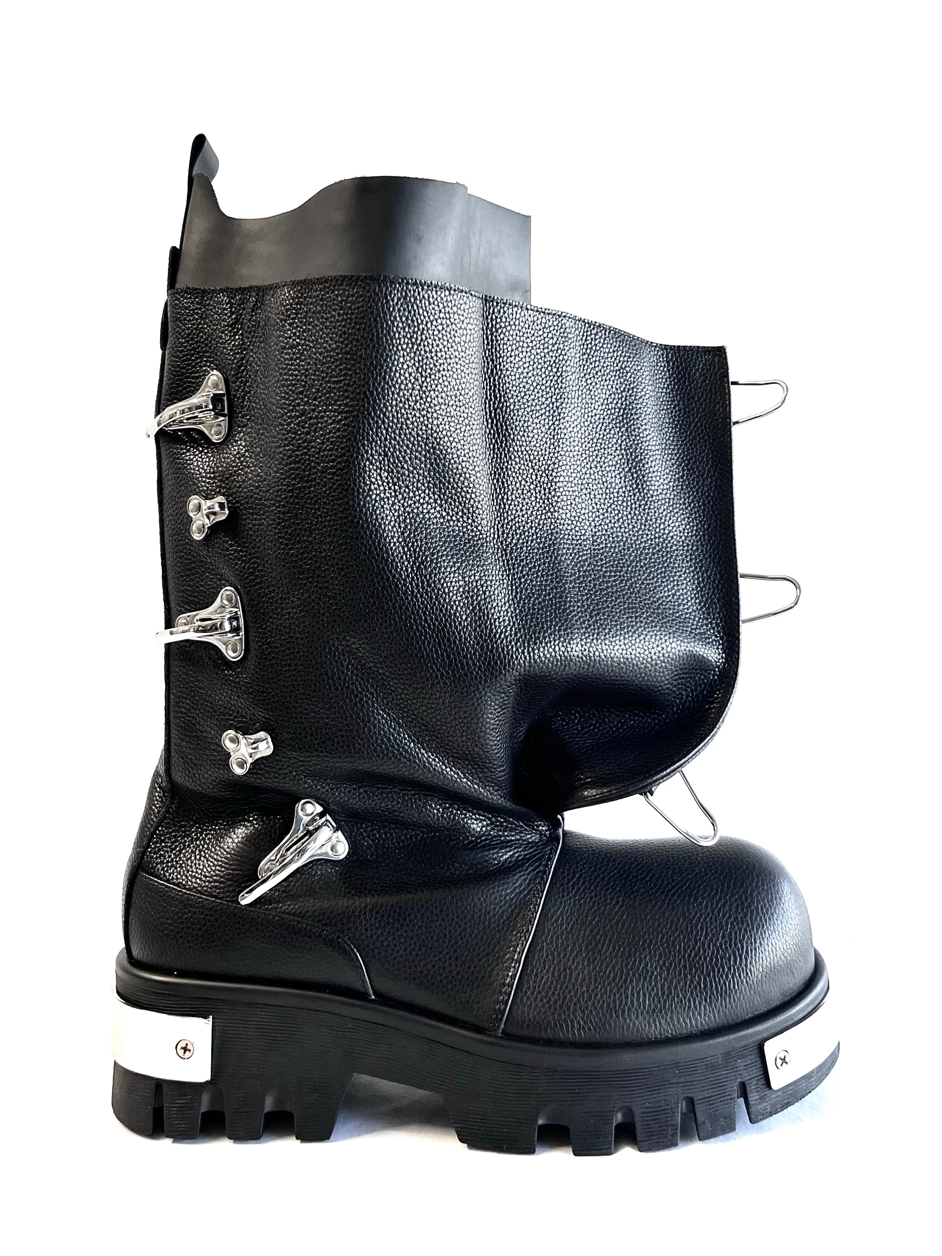 “DREDGE” BOOT – SÜBHUMANSUPERSTAR